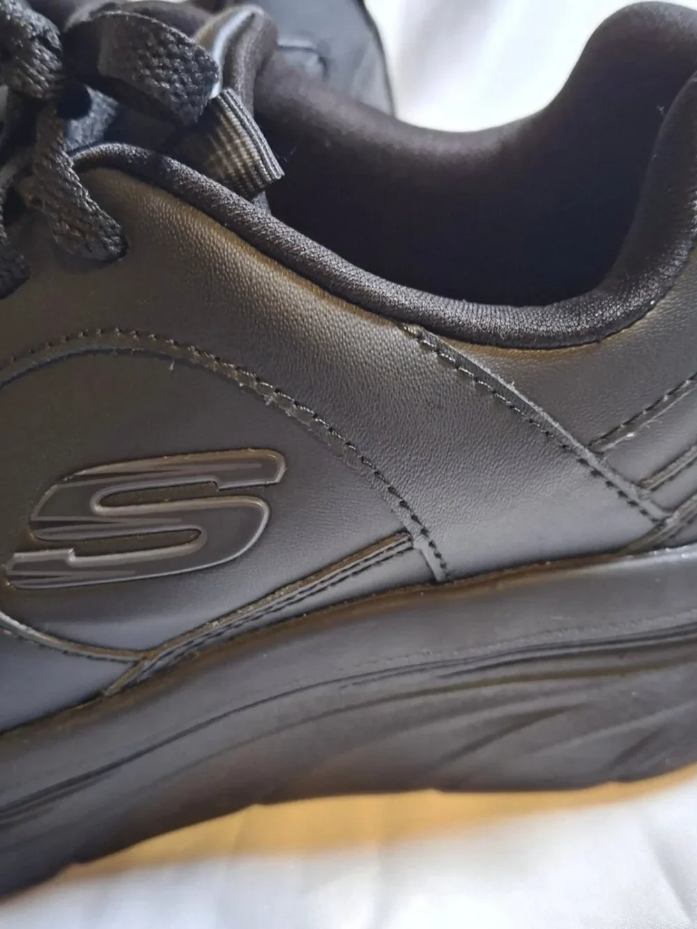 Skechers Black Leather Sneakers Wide Fit  Size 6.5 Casual Athletic Shoes